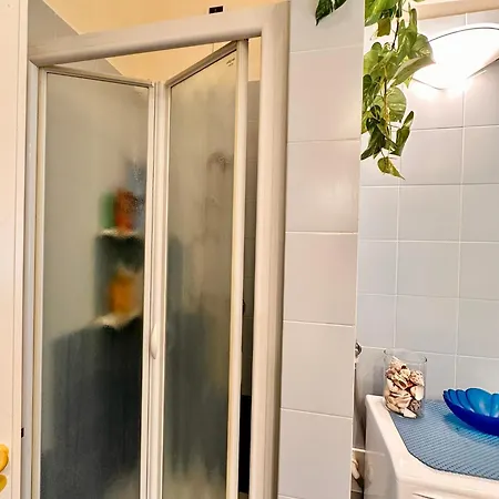 Hostdomus - Navy Apartment