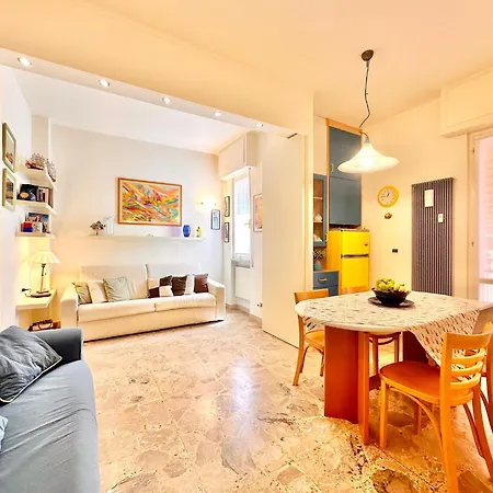 Hostdomus - Navy Apartman *