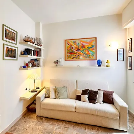 Hostdomus - Navy Apartment