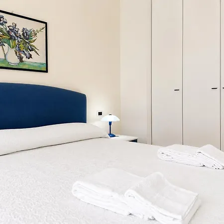 Hostdomus - Navy Apartment *