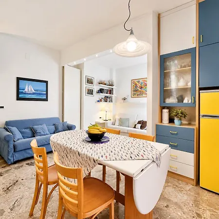 Hostdomus - Navy Apartment