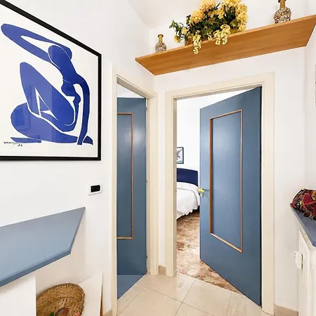 Hostdomus - Navy Apartment
