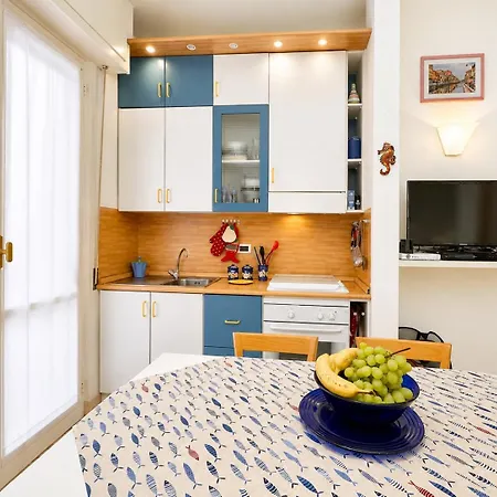 Hostdomus - Navy Apartment *