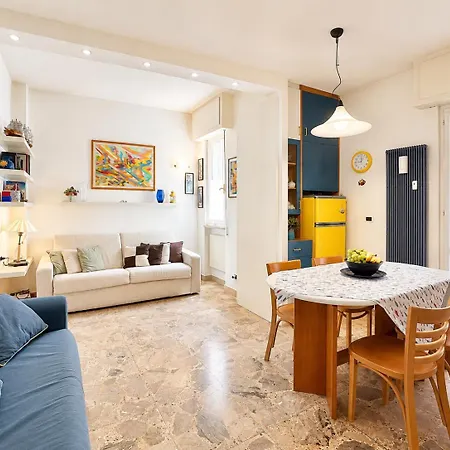 Hostdomus - Navy Apartment