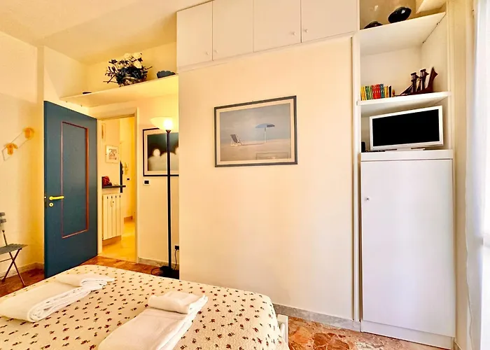 Hostdomus - Navy Apartament Finale Ligure